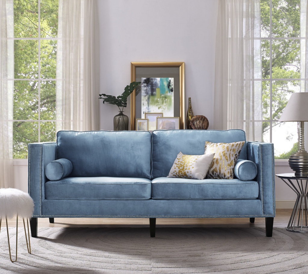 blue-velvet-sofa-interer-gostinaia-divan.jpg